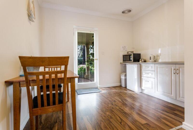 Inn The Tuarts Guest Lodge Busselton Accommodation - Adults Only Extérieur photo